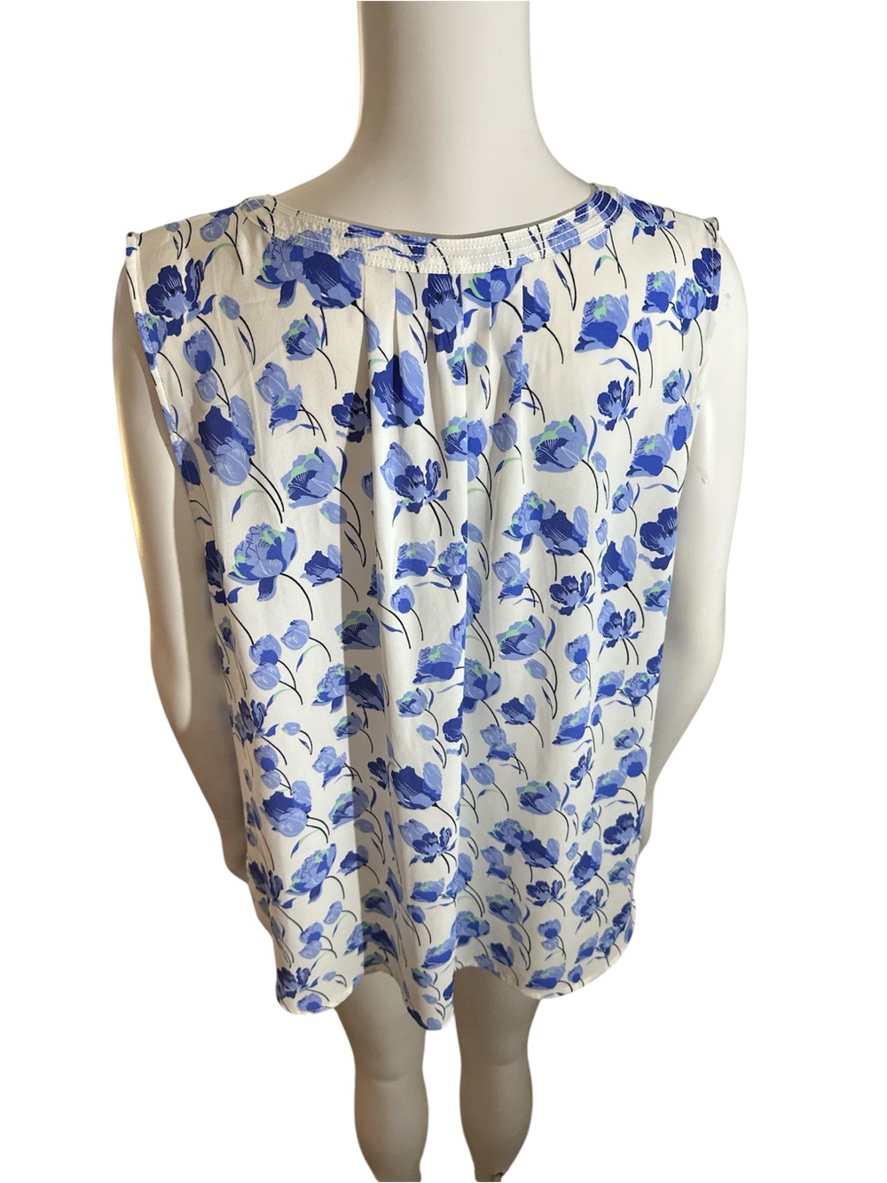 Talbots White and Blue Floral Sleeveless Split-Neck Camisole - Picture 7 of 12